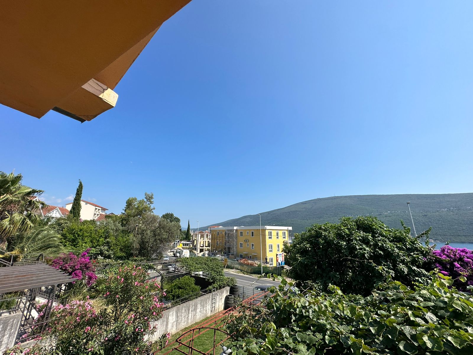 Image of House - 3 Bedrooms - 2 Bathrooms for Sale in Herceg-Novi-Djenovici-Montenegro, Image 2